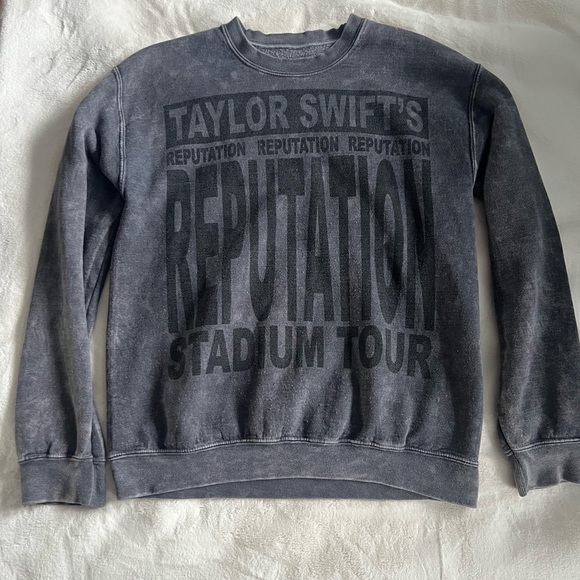 Taylor Swift Authentic Reputation Stadium Tour Sweatshirt - Picture 1 of 5